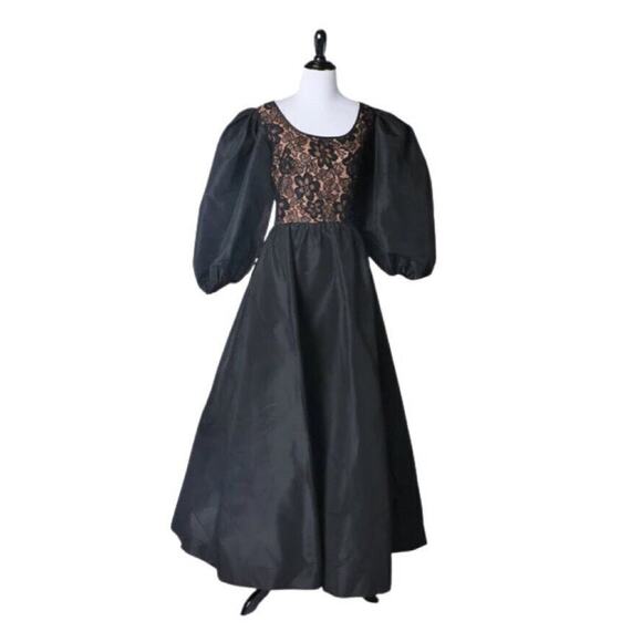 Vintage 1970s-80s Nude Illusion Lace Gown with Pockets and Bishop Sleeves Small - Picture 1 of 8